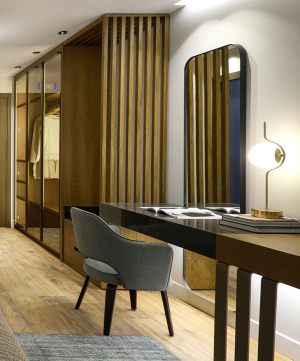 Comfort room- desk closet